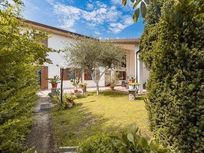Villa a Schiera in vendita a Sommacampagna via Località Cà Belvedere, 3
