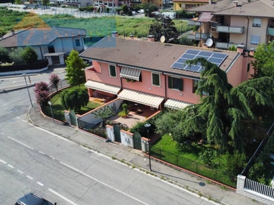 Villa a Schiera in vendita a Sona via Tirso, 3/c