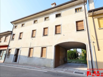 Villa a Schiera in vendita a Teglio Veneto via Vittorio Emanuele, 24