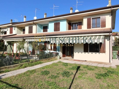 Villa a Schiera in vendita a Valeggio sul Mincio via Matteo Ricci, 13