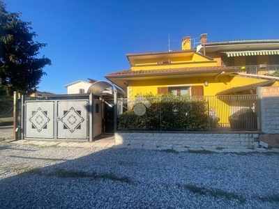 Villa a Schiera in vendita a Verona via Scopella, 12