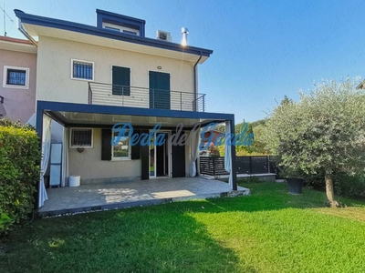 Villa Bifamiliare in vendita a Peschiera del Garda via San Francesco, 45