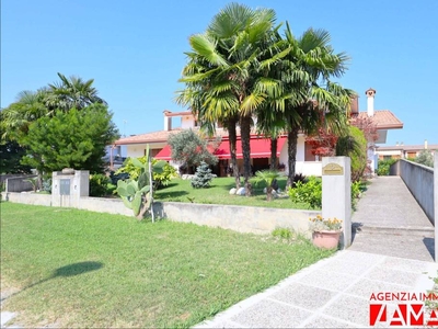 Villa Bifamiliare in vendita a San Michele al Tagliamento via San Mauro, 14