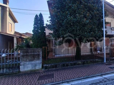 Villa Bifamiliare in vendita a San Pietro di Morubio via Alcide De Gasperi