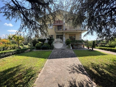 Villa Bifamiliare in vendita a Verona via Bassone, 13