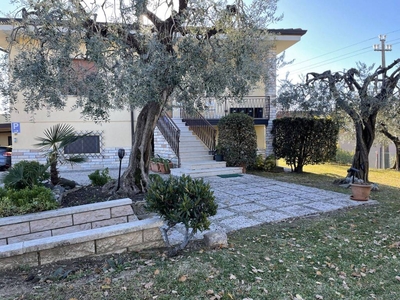 Villa in in vendita da privato a Lazise via Sottomonte, 6