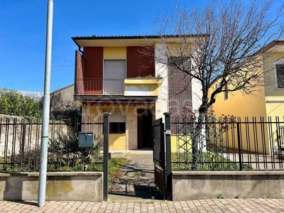 Villa in in vendita da privato a Veronella via Borgo, 44A