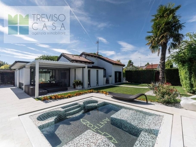 Villa in vendita a Jesolo via Ca' Porcia 87
