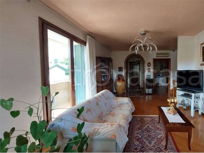 Villa in vendita a Jesolo via donizzetti