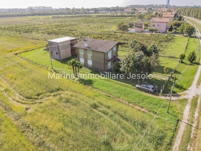 Villa in vendita a Jesolo via Massaua