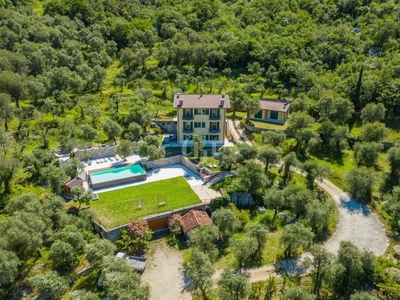 Villa in vendita a Malcesine via Caris, 25