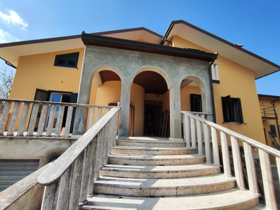 Villa in vendita a Montella Avellino