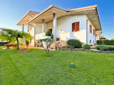 Villa in vendita a Oppeano via g. Carducci, 3