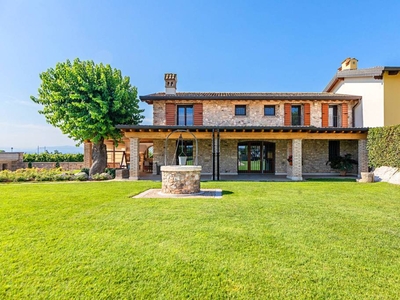 Villa in vendita a Peschiera del Garda strada Massoni, 4