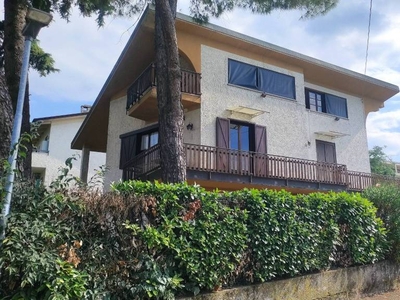 Villa in vendita a Peschiera del Garda via Gonzaga