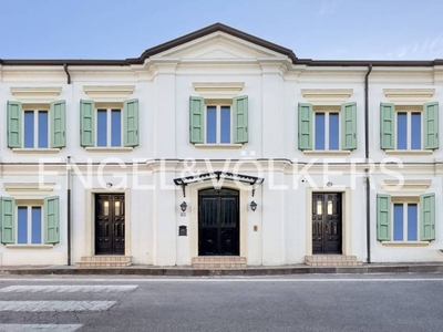 Villa in vendita a Valeggio sul Mincio via Camalavicina