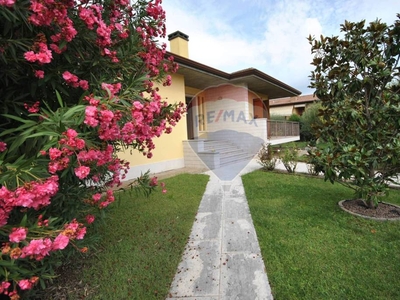 Villa in vendita a Sant'Ambrogio di Valpolicella via Casetta, 727