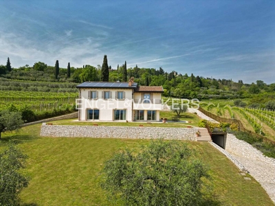 Villa in vendita a Sant'Ambrogio di Valpolicella via Maso