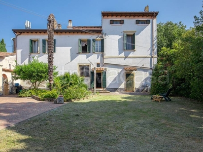Villa in vendita a Sommacampagna via Cantarane