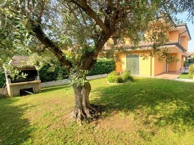 Villa in vendita a Valeggio sul Mincio via Fascinelli, 23