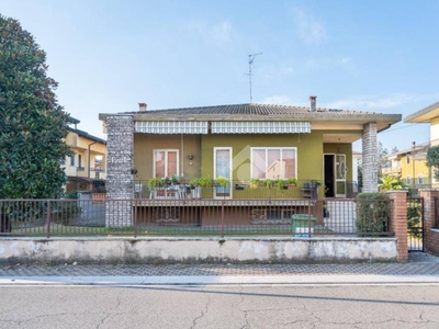 Villa in vendita a Villafranca di Verona