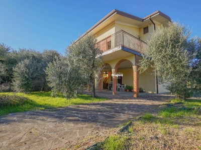 Villa unifamiliare in vendita a Puegnago Sul Garda