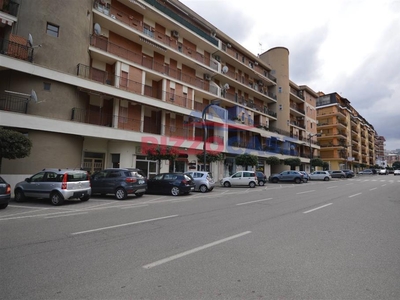 Appartamento con terrazzo in viale luca de rosis, Corigliano-Rossano