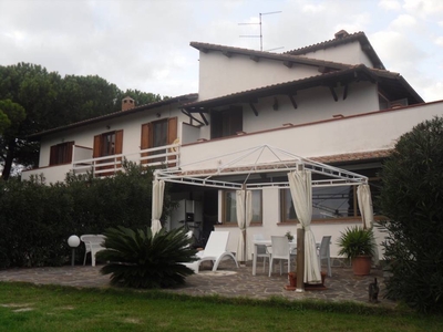 Villa in vendita a Follonica Grosseto