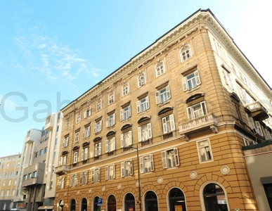 Appartamento a Trieste, 5 locali, 1 bagno, 216 m², 4° piano, ascensore