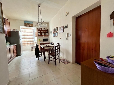 Appartamento in Via Filippo Paladini, Palermo, 1 bagno, 88 m²