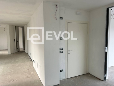 Appartamento in Via Parini, Udine, 6 locali, 3 bagni, 190 m²