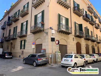 Bilocale in Via Alloro, Palermo, 1 bagno, 95 m², 1° piano in vendita