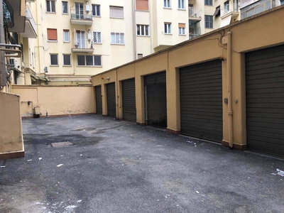 Box - Garage - Posto Auto in Vendita a Roma