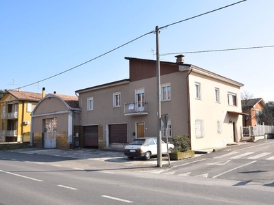 Casa indipendente a Gazzola, 6 locali, 2 bagni, 462 m² in vendita