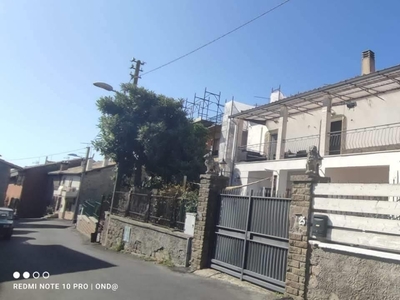 Casa indipendente cielo terra in vendita a Manziana