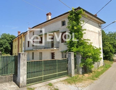 Casa indipendente da ristrutturare a Gradisca d'Isonzo