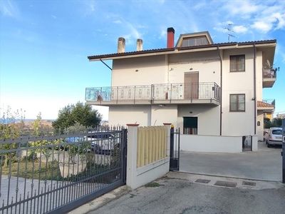 Casa indipendente Frazioni 10 vani 460mq