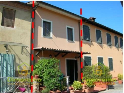 Casa indipendente in vendita in frazione segromigno in monte via ciabattari 11, Capannori