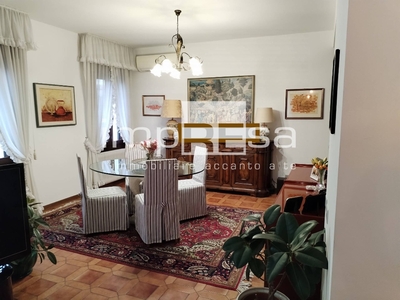 Casa indipendente in Via Roma Paese, Paese, 4 locali, 3 bagni, con box