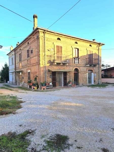 Rustico-Casale-Corte in Vendita ad San Vito Chietino - 250000 Euro
