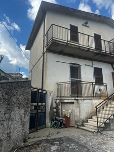 Casa semi indipendente in Via Rincova 14 a Magliano De'Marsi