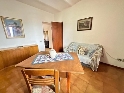 Casa semindipendente a Castelnuovo Magra, 6 locali, 1 bagno, 130 m²
