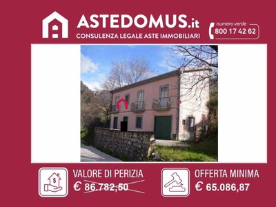 Edificio-Stabile-Palazzo in Vendita ad Campagna - 65086 Euro