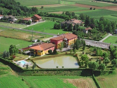 Albergo in vendita a Pralormo