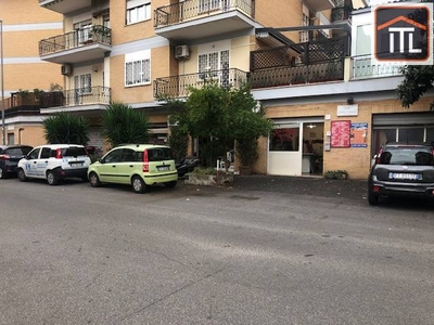 Locale commerciale in vendita, Roma pineta sacchetti