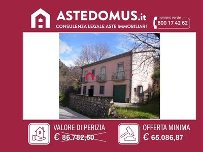 Palazzo - Stabile in Vendita a Campagna Località Madonna D'Avigliano, Strada Provinciale 31