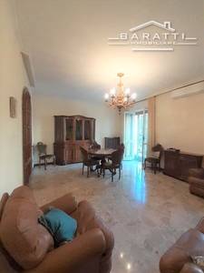 Quadrilocale a Mantova, 2 bagni, 145 m², 1° piano, ascensore