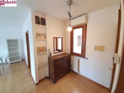 Quadrilocale a Poggibonsi, 1 bagno, posto auto, 78 m², 2° piano