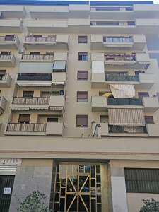 Quadrilocale in VIA CADUTI SUL LAVORO, Palermo, 2 bagni, 120 m²