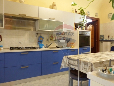 Quadrilocale in Via Mucrone, Vercelli, 2 bagni, 129 m², ultimo piano